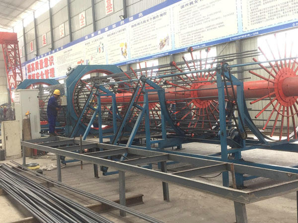 山東交建橋梁設備有限公司給大家介紹一下數控鋼筋籠滾焊機操作時需要注意的事項